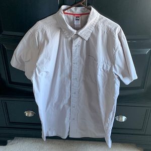 Men’s like new North Face shirt